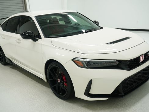 Used 2025 Honda Civic Type R image 3