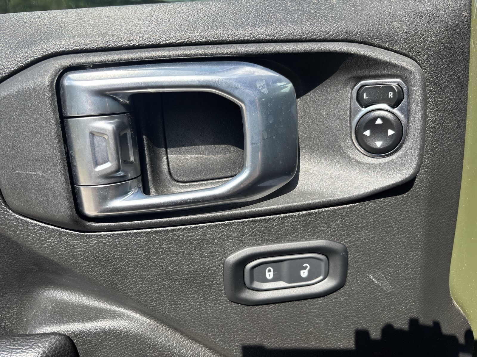 Used 2024 Jeep Gladiator Sport AWD/4WD image 16
