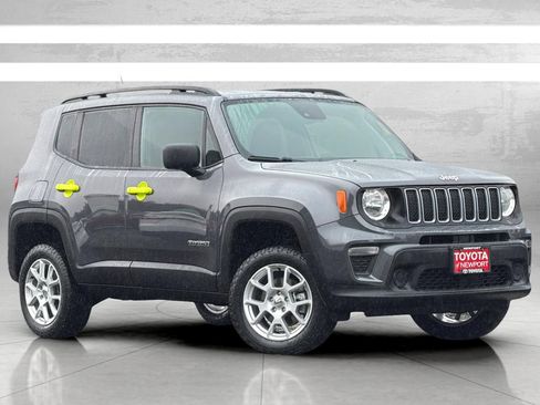 Used 2023 Jeep Renegade Latitude AWD/4WD image 2