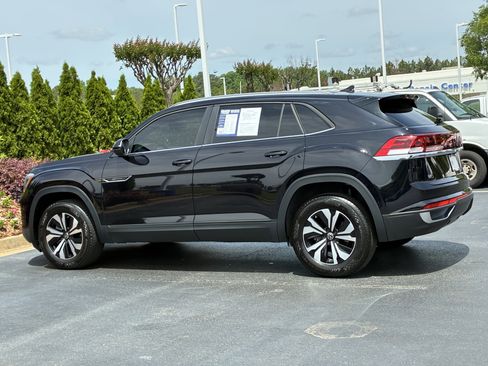 Used 2025 Volkswagen Atlas Cross Sport SE FWD image 9