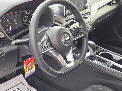 Used 2023 Nissan Altima 2.5 SV image 24