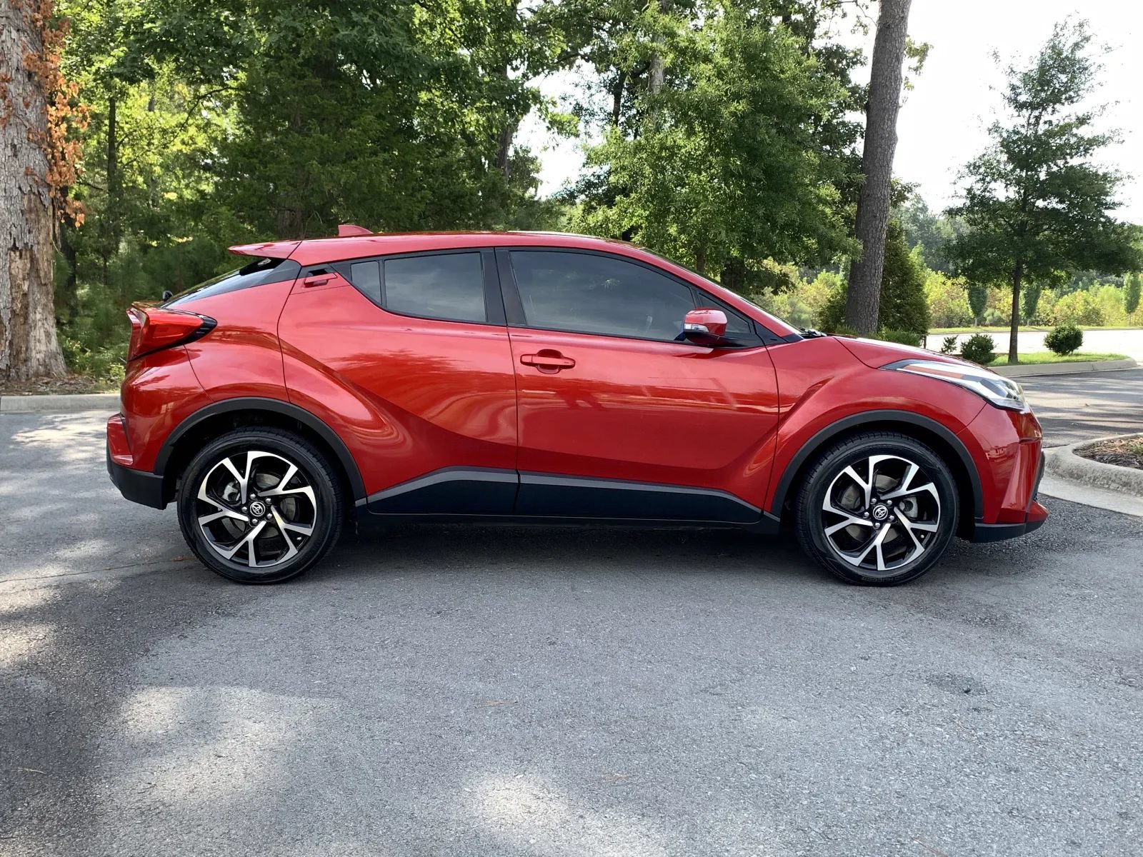 Used 2020 Toyota C-HR XLE FWD image 8