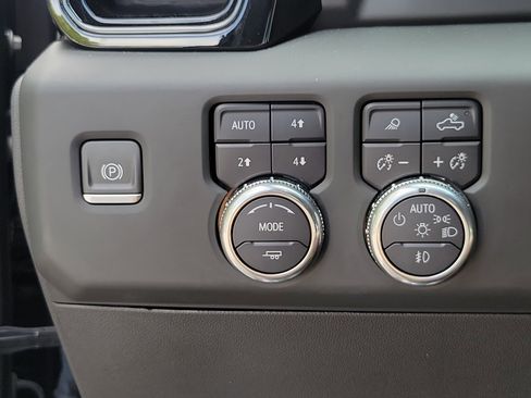 Used 2024 GMC Sierra 2500 AT4X AWD/4WD image 15