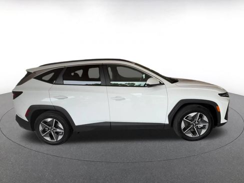 Used 2025 Hyundai Tucson SEL FWD image 16
