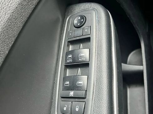 Used 2018 Chrysler 300 Touring w/ Sport Appearance Package image 14