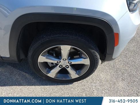 Used 2022 Jeep Grand Cherokee L Limited AWD/4WD image 3