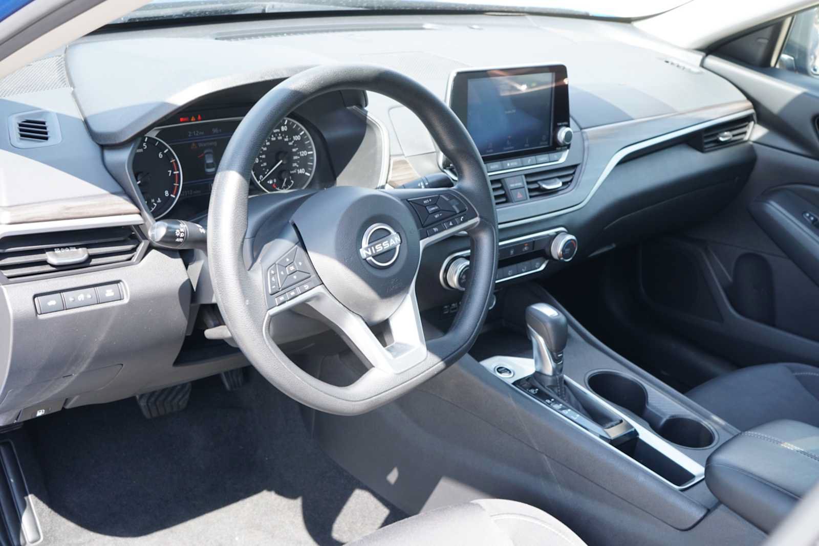 Used 2025 Nissan Altima 2.5 SV FWD image 7