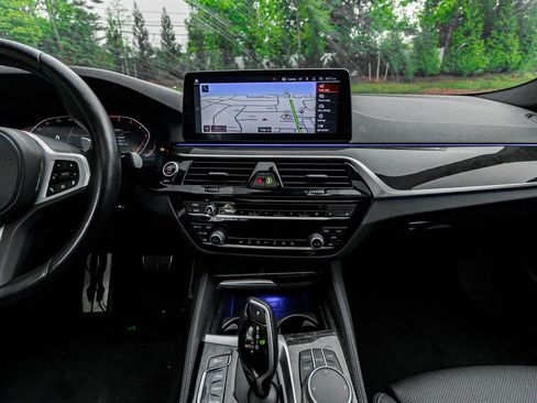 Used 2021 BMW 530i xDrive w/ M Sport Package image 18