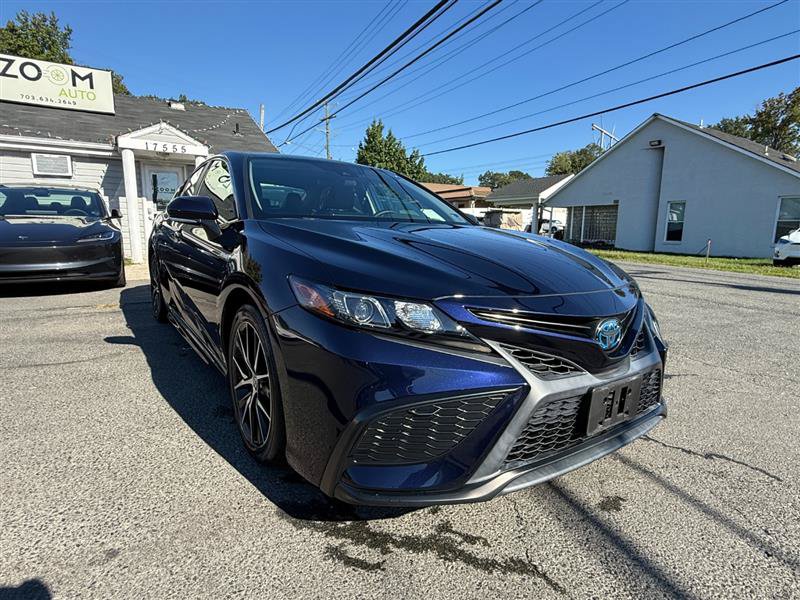 Used 2021 Toyota Camry SE w/ Cold Weather Package FWD image 8