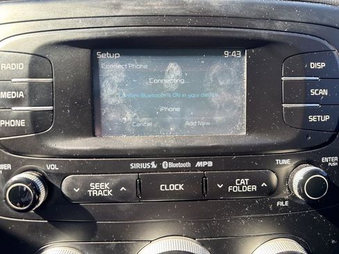 Used 2016 Kia Soul + image 16