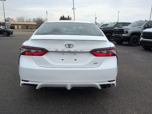 Used 2024 Toyota Camry SE image 6