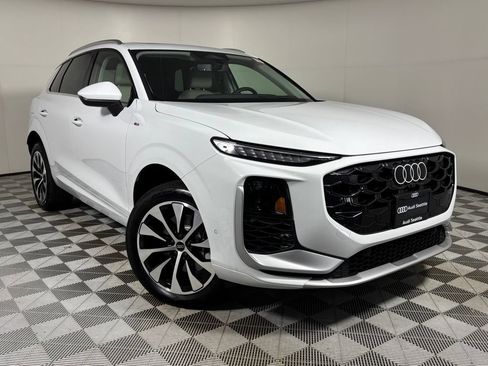 New 2026 Audi Q3 quattro 2.0T AWD/4WD image 1