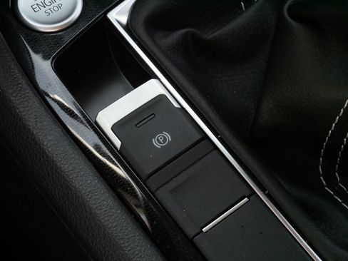 Certified 2025 Volkswagen Taos S AWD/4WD image 32