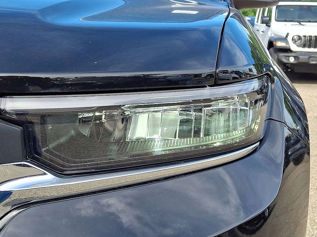 Used 2025 Jeep Grand Cherokee Laredo w/ Luxury Tech Group I AWD/4WD image 34