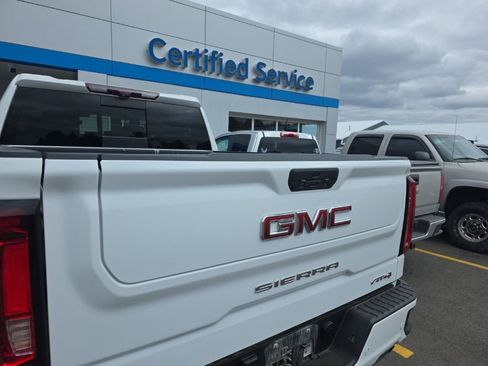 Used 2020 GMC Sierra 1500 AT4 w/ AT4 Premium Package AWD/4WD image 6