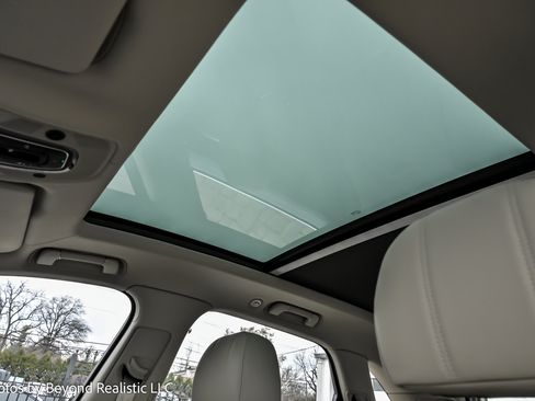 Used 2022 Bentley Bentayga image 29