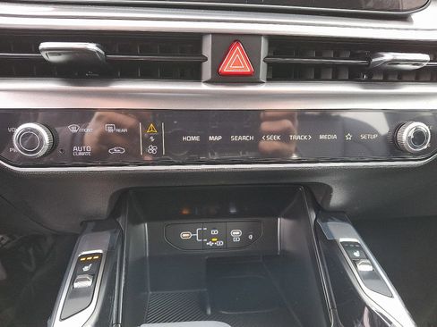 New 2025 Kia Sorento S image 16