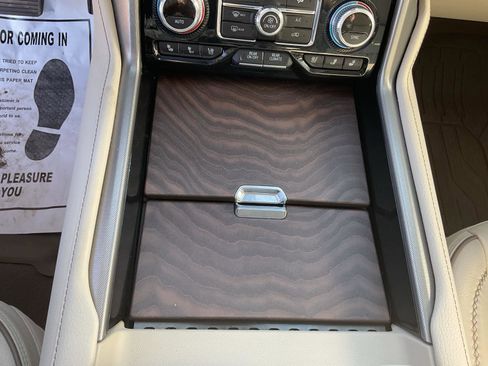 Used 2023 GMC Yukon XL Denali image 16