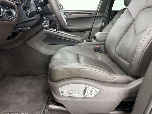 Used 2026 Porsche Macan AWD/4WD image 5