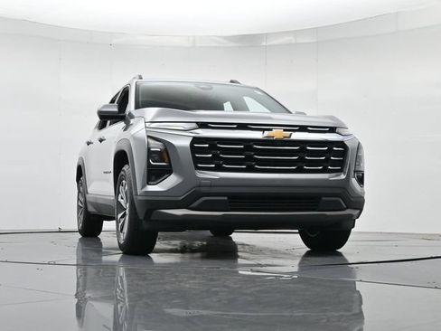 Used 2025 Chevrolet Equinox LT w/ Convenience Package II FWD image 38