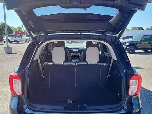 Used 2023 Ford Explorer XLT AWD/4WD image 9