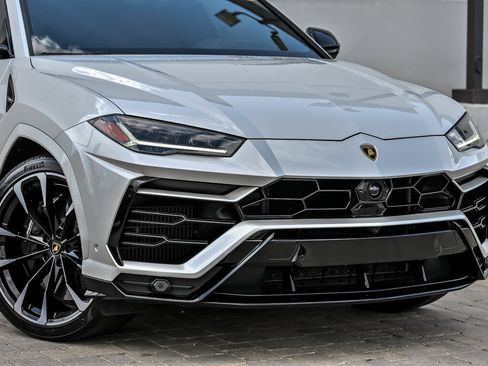 Used 2022 Lamborghini Urus AWD/4WD image 2