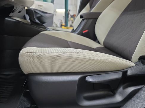 Used 2025 Toyota Corolla LE image 29