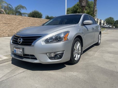 Used 2013 Nissan Altima 2.5 SL w/ Technology Pkg FWD image 12