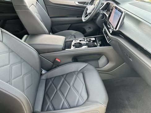 New 2026 Volkswagen Atlas Cross Sport SE FWD image 8