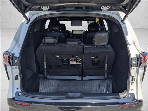 Used 2025 Toyota Sienna Platinum AWD/4WD image 6