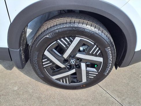 New 2025 Nissan Versa SV w/ Trunk Package image 9