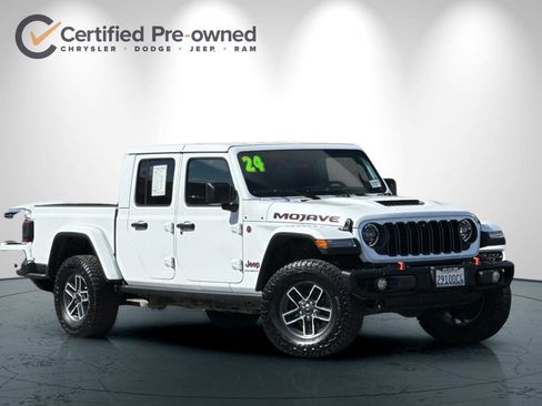 Used 2024 Jeep Gladiator Mojave AWD/4WD image 2