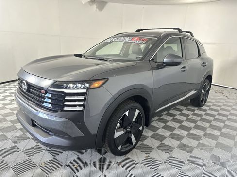 Used 2025 Nissan Kicks SR FWD image 4