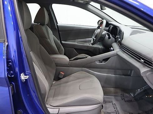 Used 2023 Hyundai Elantra SEL w/ Preferred Accessory Package FWD image 14