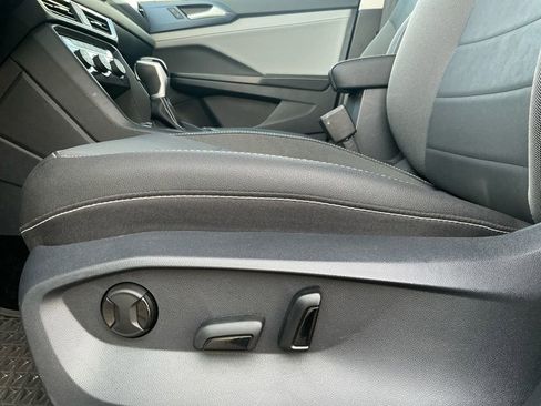 Used 2024 Volkswagen Taos SE w/ Panoramic Sunroof Package image 22