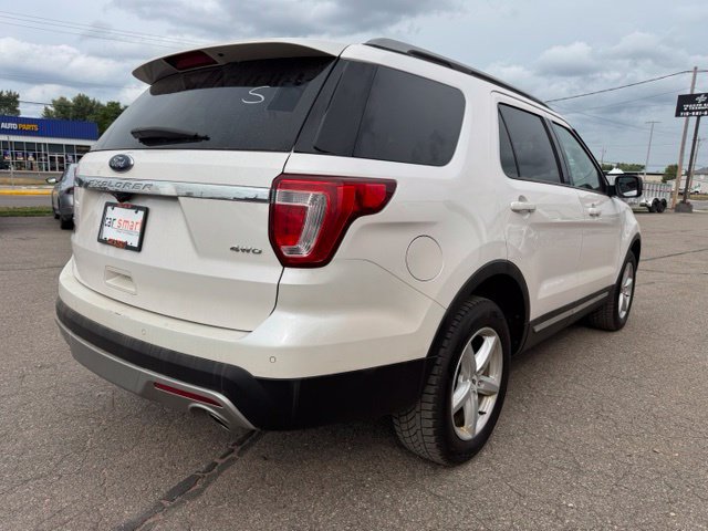 Used 2017 Ford Explorer XLT w/ Equipment Group 202A AWD/4WD image 7