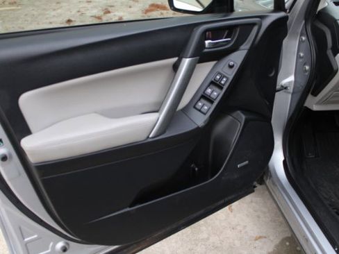 Used 2014 Subaru Forester 2.5i Touring image 11