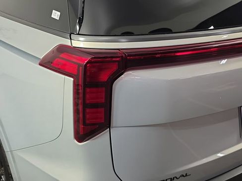 Used 2025 Kia Carnival SX w/ SX Dark Edition Package image 37