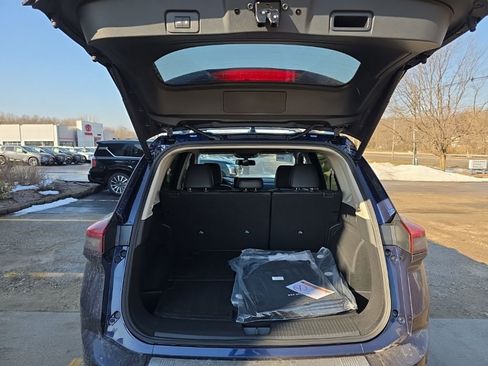 New 2026 Nissan Rogue Platinum image 7