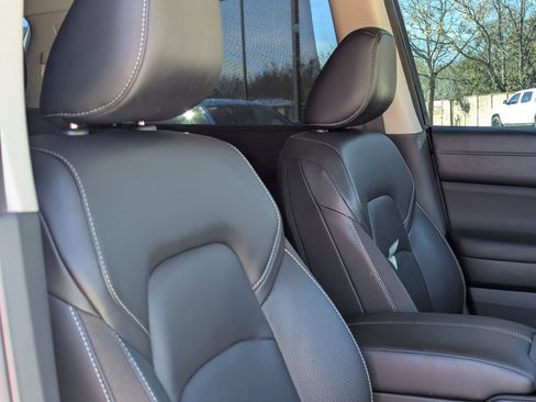 Used 2023 Nissan Pathfinder SL w/ Lighting Package (N92) image 28