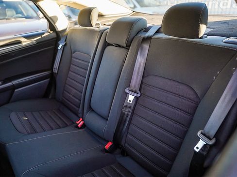 Used 2020 Ford Fusion SE image 19