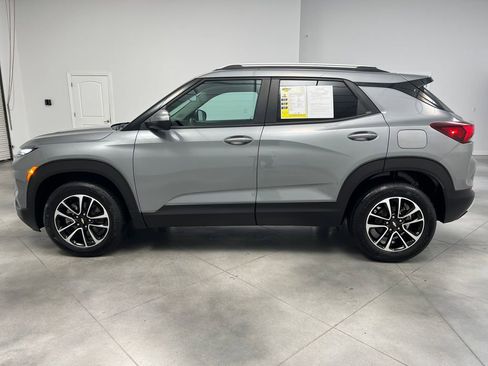 Used 2025 Chevrolet TrailBlazer LT AWD/4WD image 4