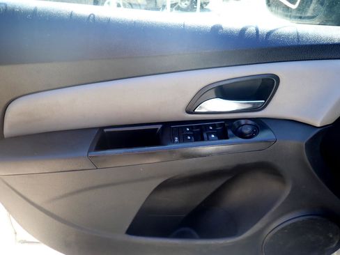 Used 2012 Chevrolet Cruze LS image 40