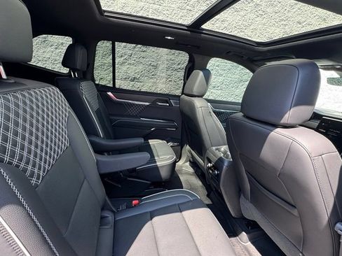 Used 2025 GMC Acadia Denali w/ Super Cruise Package AWD/4WD image 9