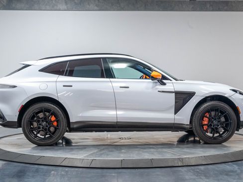 Used 2021 Aston Martin DBX AWD/4WD image 35