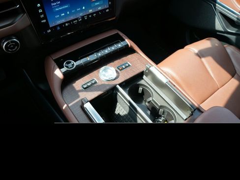 Used 2025 Lincoln Navigator Reserve AWD/4WD image 18