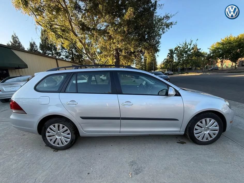 Used 2010 Volkswagen Jetta S FWD image 4