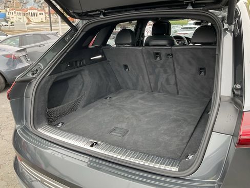 Used 2019 Audi e-tron Prestige w/ Prestige Package image 8