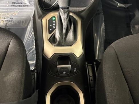 Used 2015 Jeep Renegade Sport w/ Power & Air Group FWD image 43