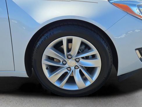 Used 2016 Buick Regal Premium image 3